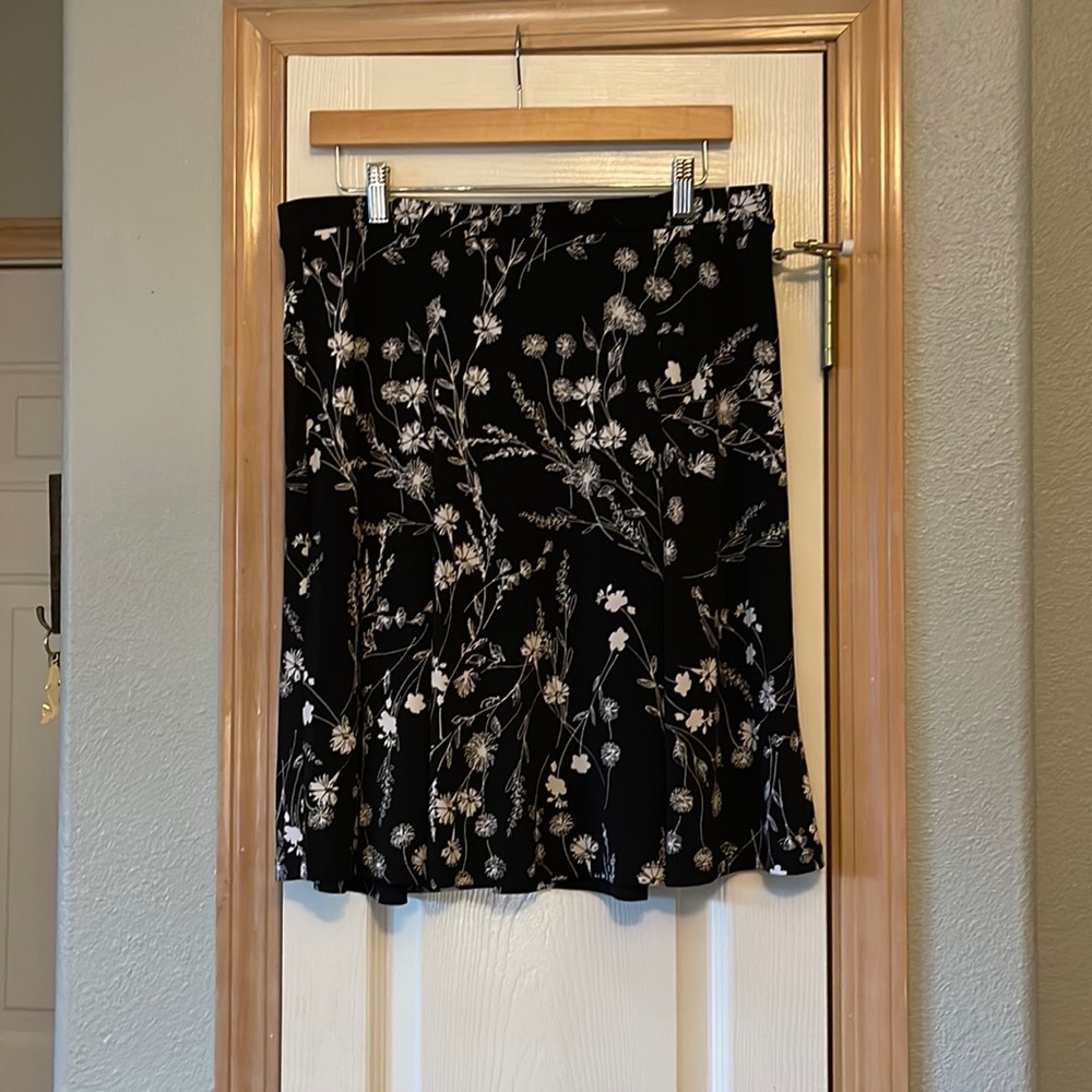 NWT skirt. Size XL